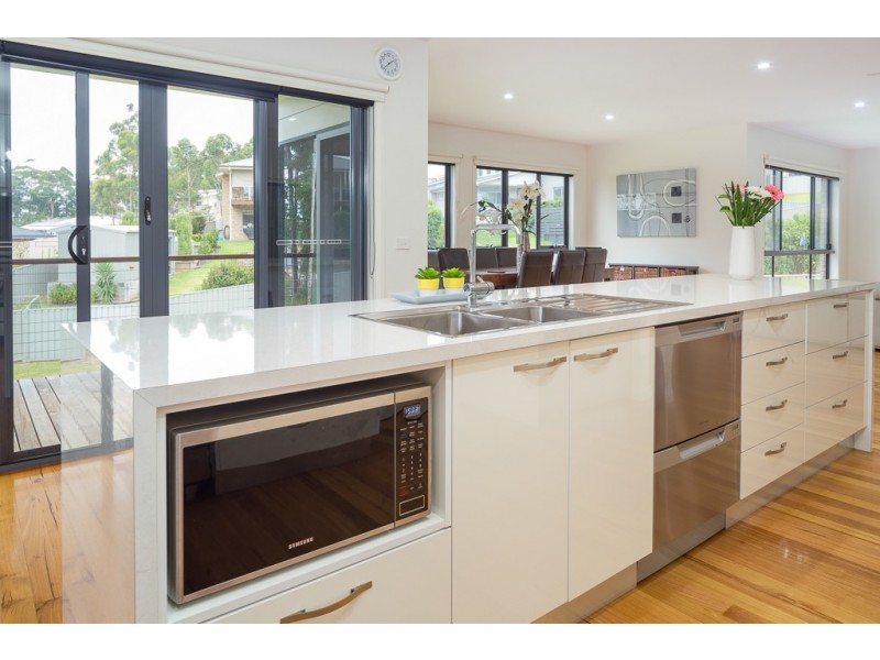 3 Hunter Place, Sunshine Bay NSW 2536