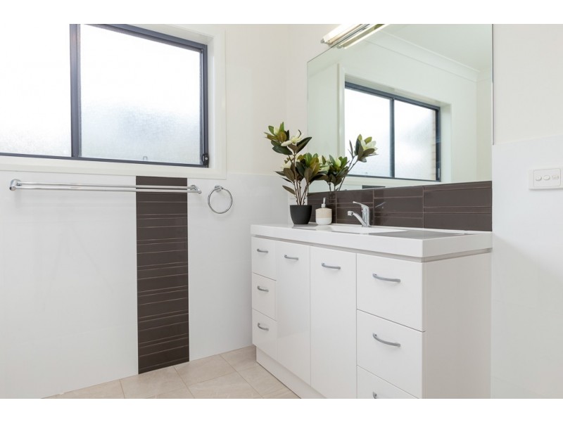 3 Hunter Place, Sunshine Bay NSW 2536