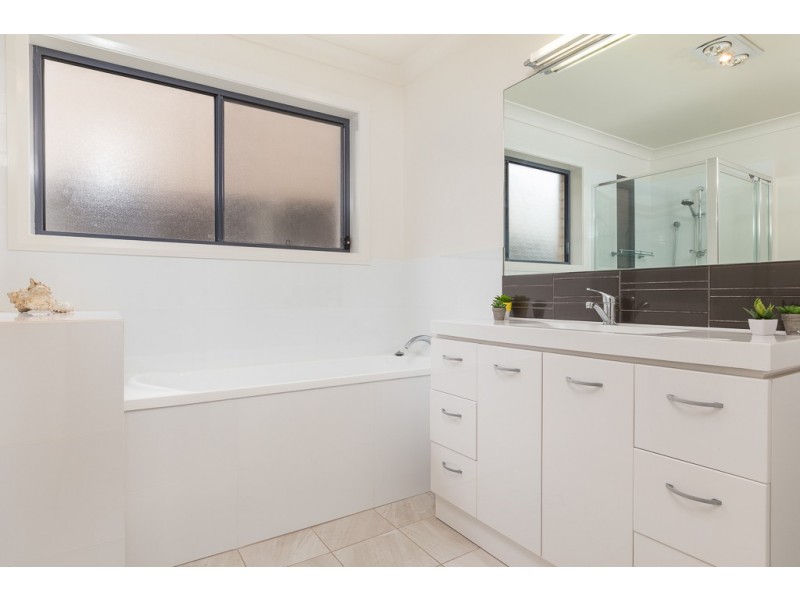 3 Hunter Place, Sunshine Bay NSW 2536