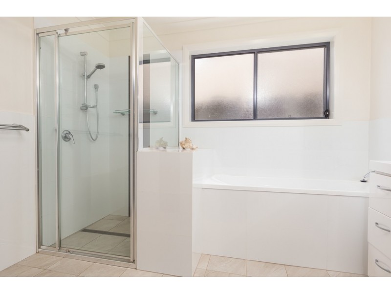 3 Hunter Place, Sunshine Bay NSW 2536