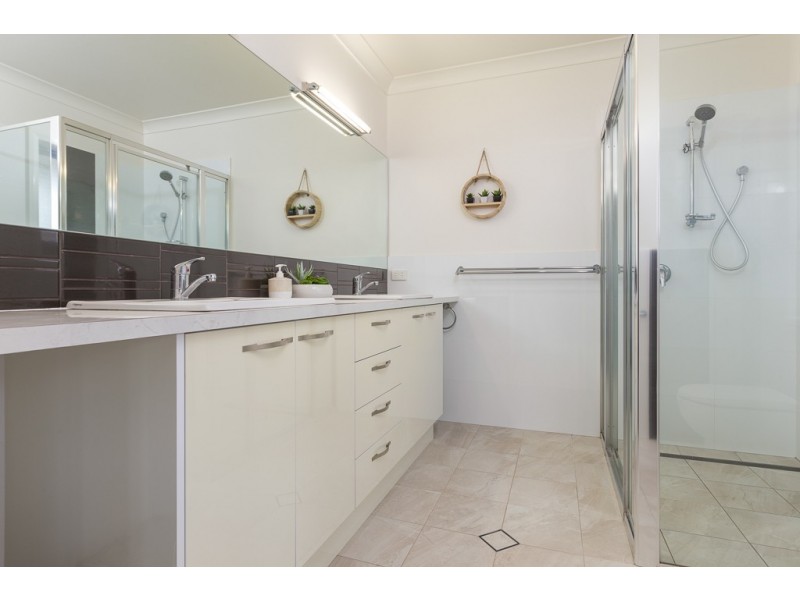 3 Hunter Place, Sunshine Bay NSW 2536