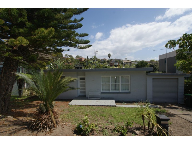 10 Wimbin Avenue, Malua Bay NSW 2536