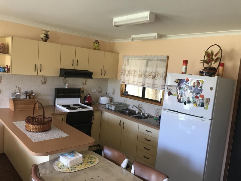 8 Belbowrie Parade, Maloneys Beach NSW 2536