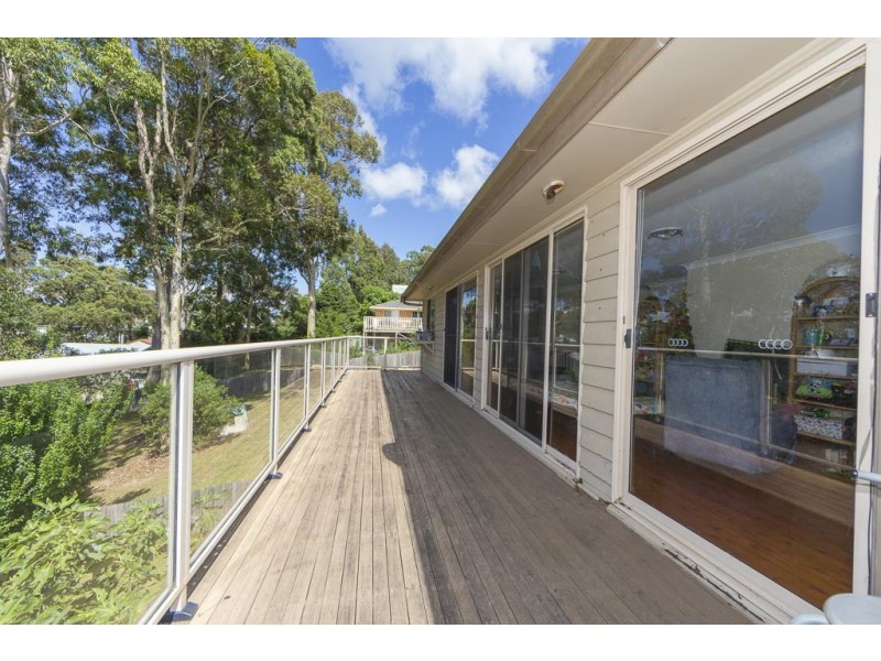 11 Hawks Nest Place, Surfside NSW 2536