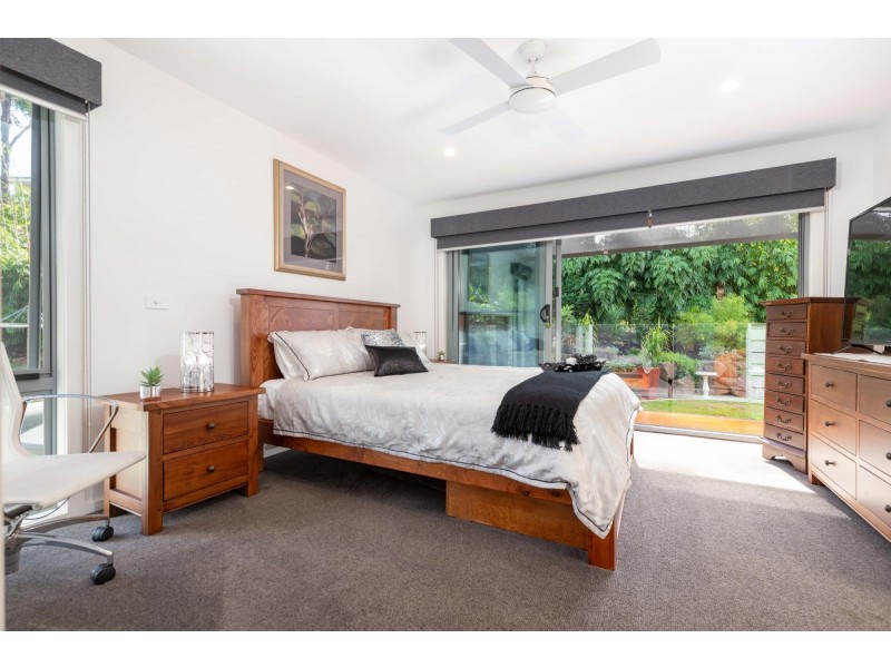 4 Spotted Gum Place, North Batemans Bay NSW 2536