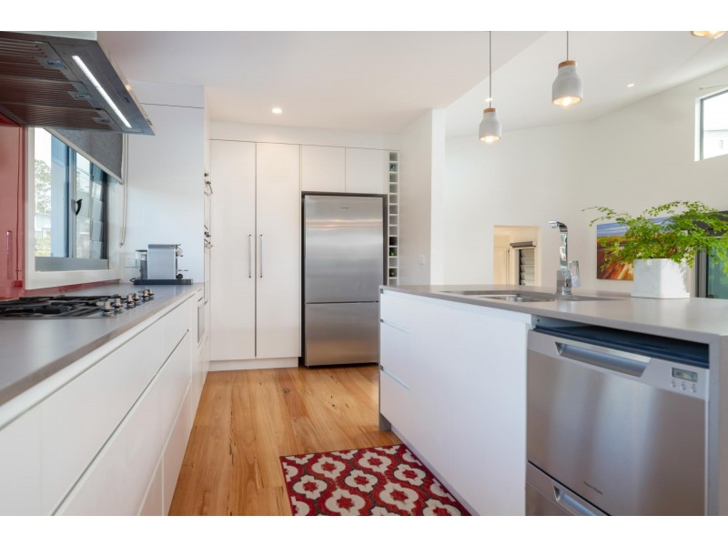 4 Spotted Gum Place, North Batemans Bay NSW 2536