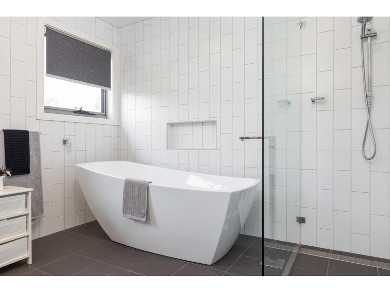 4 Spotted Gum Place, North Batemans Bay NSW 2536