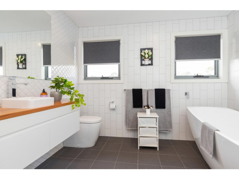 4 Spotted Gum Place, North Batemans Bay NSW 2536