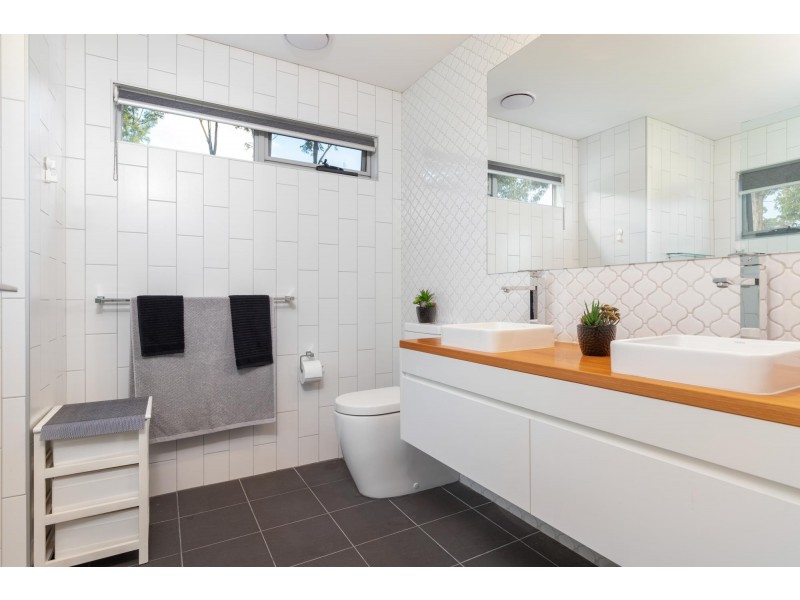 4 Spotted Gum Place, North Batemans Bay NSW 2536