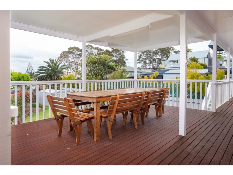 16 Bronte Crescent, Sunshine Bay NSW 2536