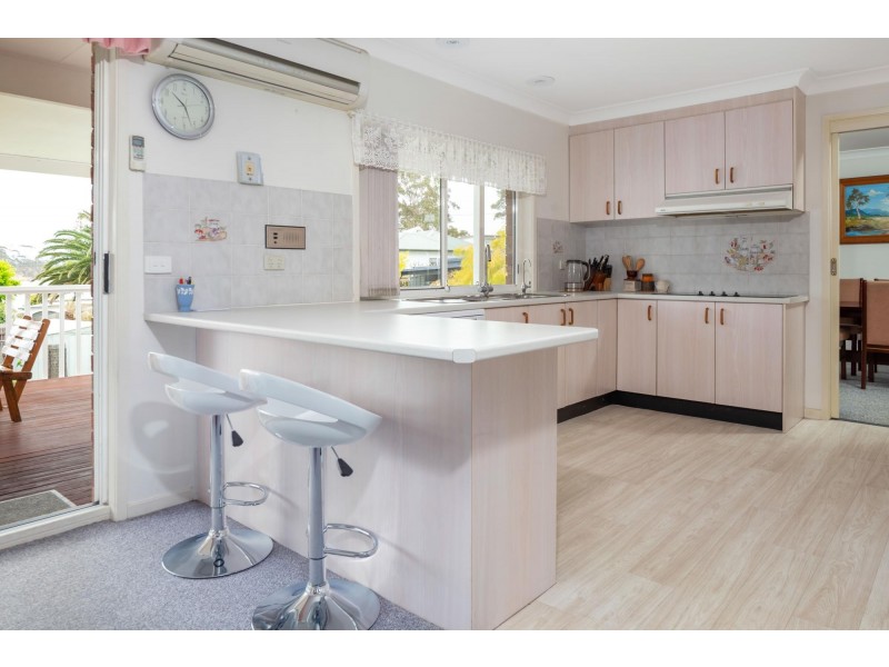 16 Bronte Crescent, Sunshine Bay NSW 2536