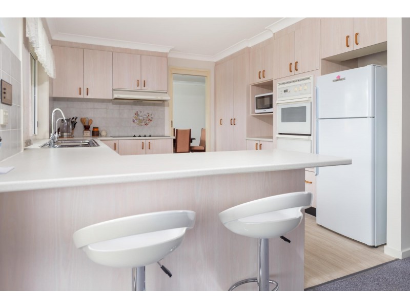 16 Bronte Crescent, Sunshine Bay NSW 2536