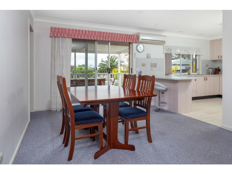 16 Bronte Crescent, Sunshine Bay NSW 2536