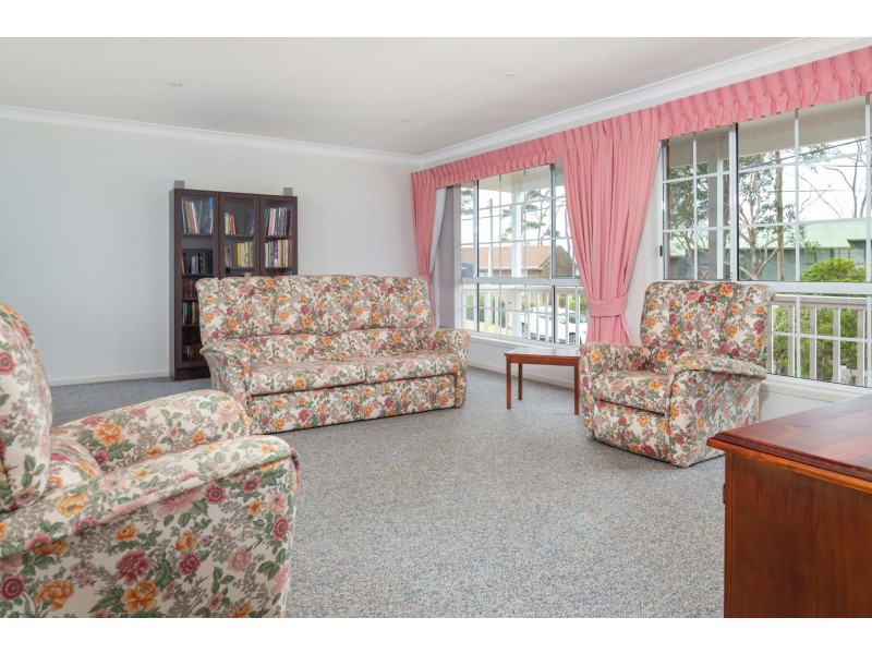 16 Bronte Crescent, Sunshine Bay NSW 2536