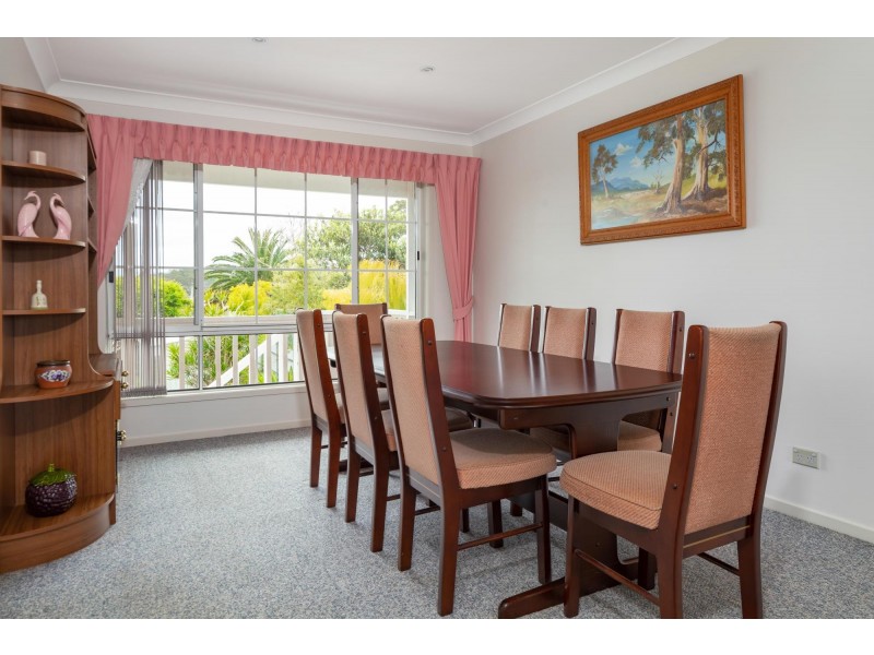 16 Bronte Crescent, Sunshine Bay NSW 2536