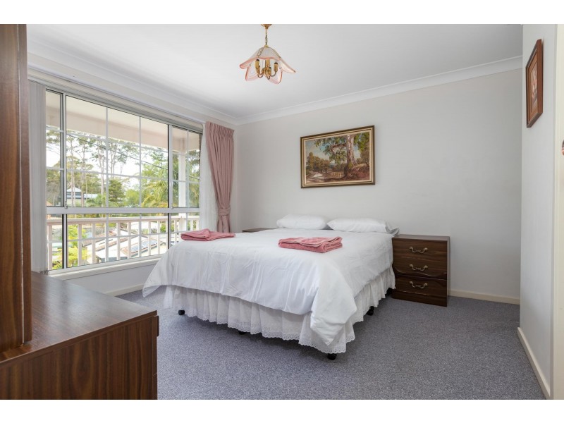 16 Bronte Crescent, Sunshine Bay NSW 2536