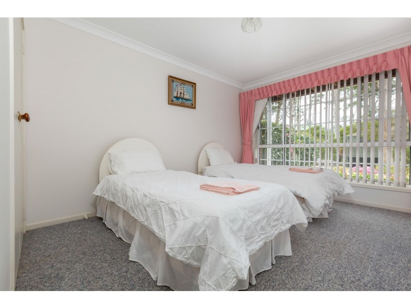 16 Bronte Crescent, Sunshine Bay NSW 2536