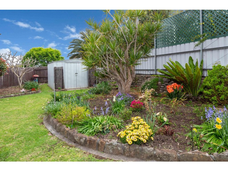 16 Bronte Crescent, Sunshine Bay NSW 2536