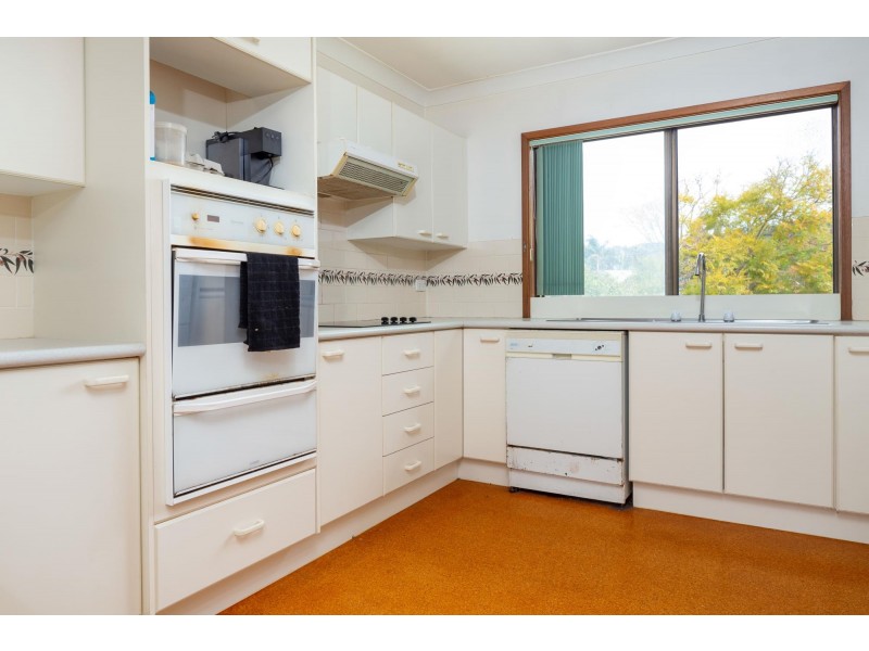 4 Cook Avenue, Surf Beach NSW 2536