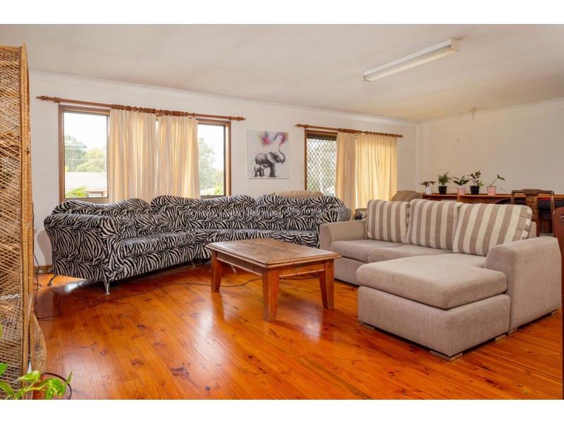 4 Cook Avenue, Surf Beach NSW 2536