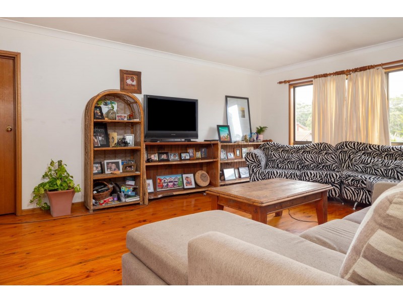 4 Cook Avenue, Surf Beach NSW 2536