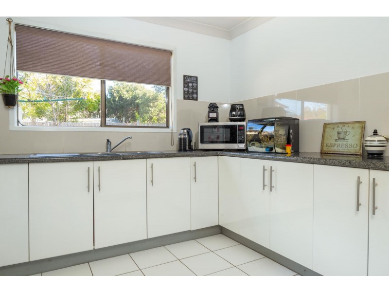 4 Cook Avenue, Surf Beach NSW 2536