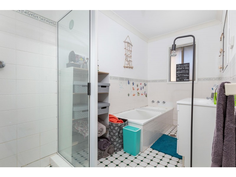 4 Cook Avenue, Surf Beach NSW 2536