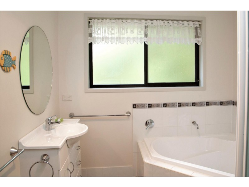 7 Oakwood Way, Catalina NSW 2536