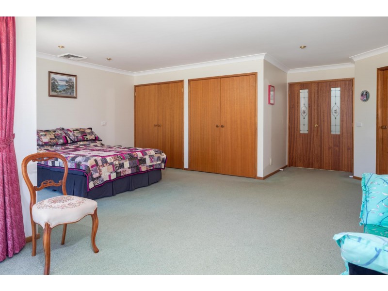 9 Bluemoor Road, North Batemans Bay NSW 2536