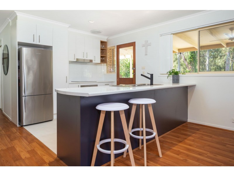 24 Karoola Crescent, Surfside NSW 2536