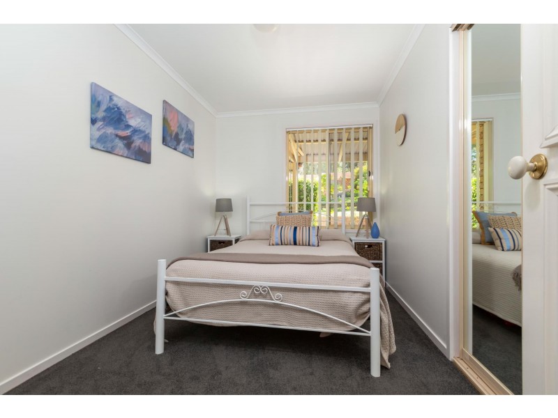 24 Karoola Crescent, Surfside NSW 2536