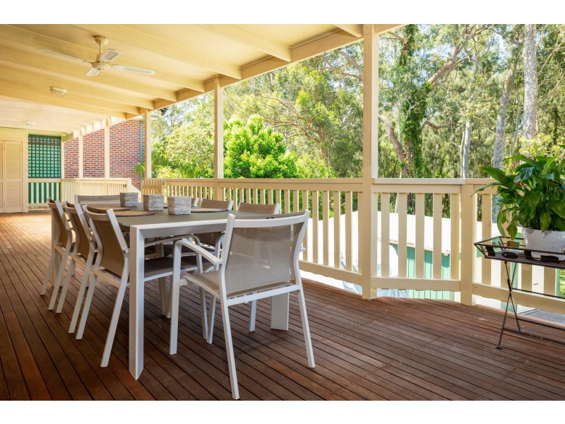 24 Karoola Crescent, Surfside NSW 2536