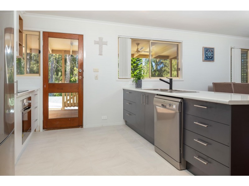 24 Karoola Crescent, Surfside NSW 2536