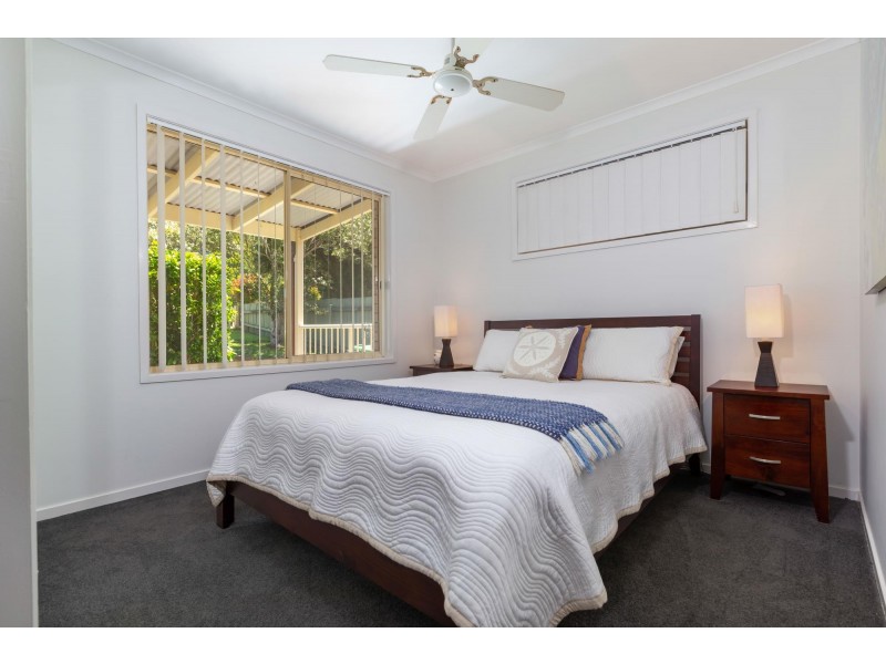 24 Karoola Crescent, Surfside NSW 2536