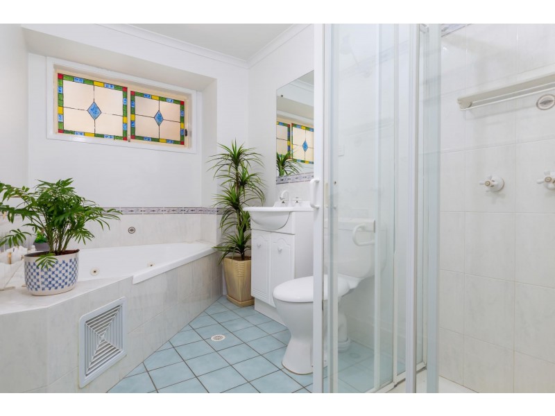 24 Karoola Crescent, Surfside NSW 2536