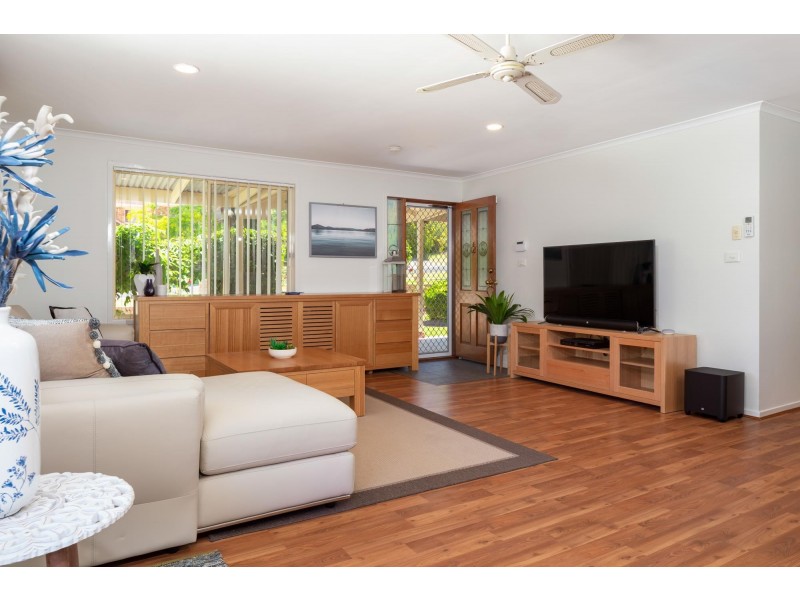 24 Karoola Crescent, Surfside NSW 2536