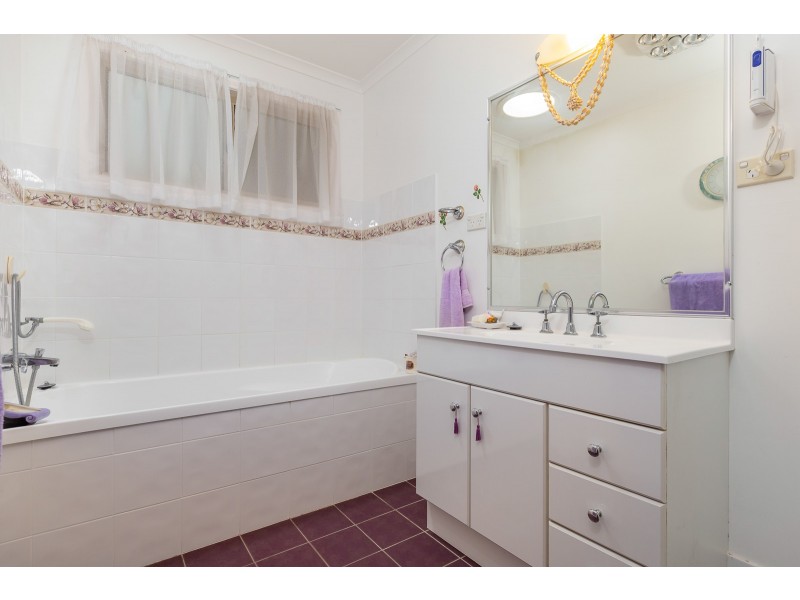 3 Scenic Place, Moruya Heads NSW 2537