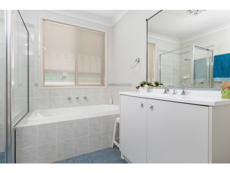 124 Maloneys Drive, Maloneys Beach NSW 2536