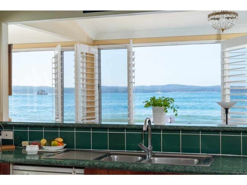 392 Beach Road, Batehaven NSW 2536