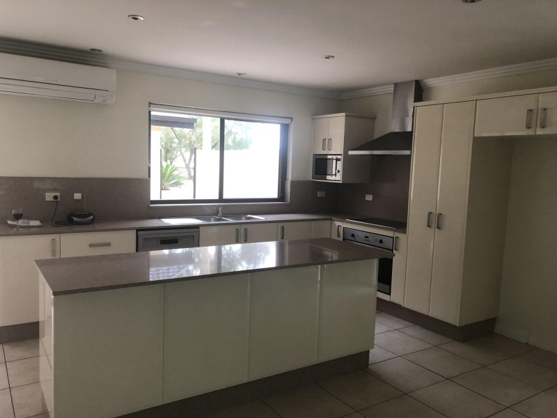 10 Observation Avenue, Batehaven NSW 2536