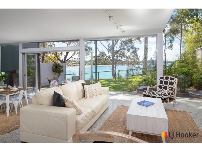 13B Bronte Crescent, Sunshine Bay NSW 2536