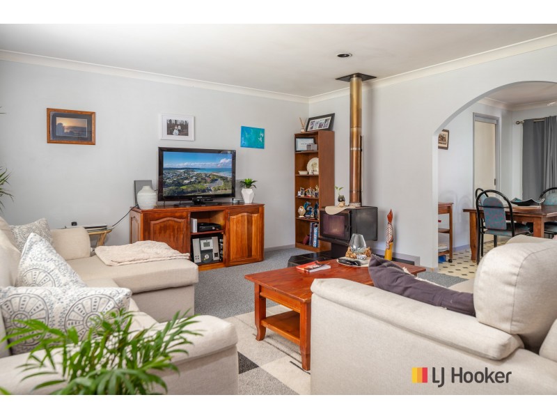 8 Euroka Avenue, Malua Bay NSW 2536