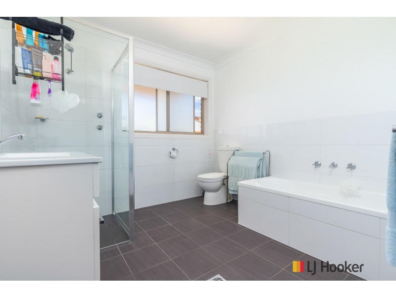 8 Euroka Avenue, Malua Bay NSW 2536