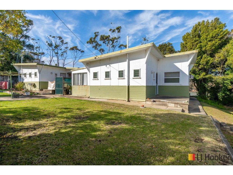 10A & 10B Bronte Crescent, Sunshine Bay NSW 2536