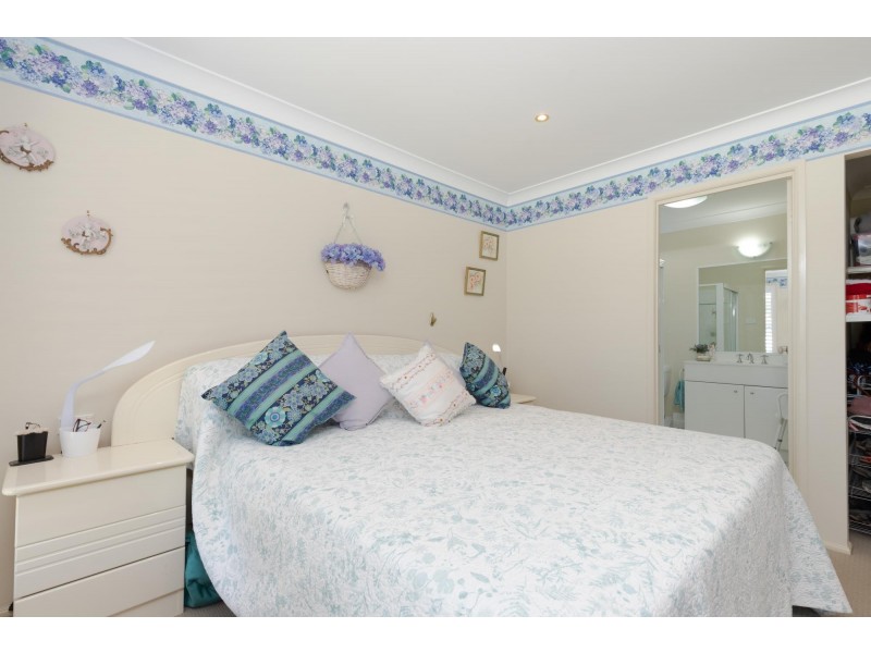 3 Stuart Place, Sunshine Bay NSW 2536