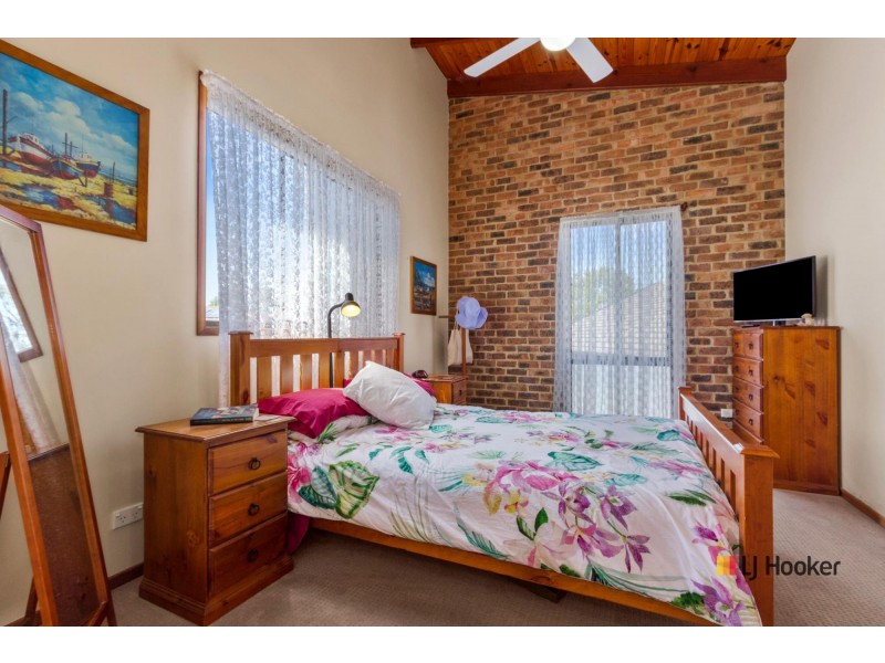 21 Johnson Place, Surf Beach NSW 2536