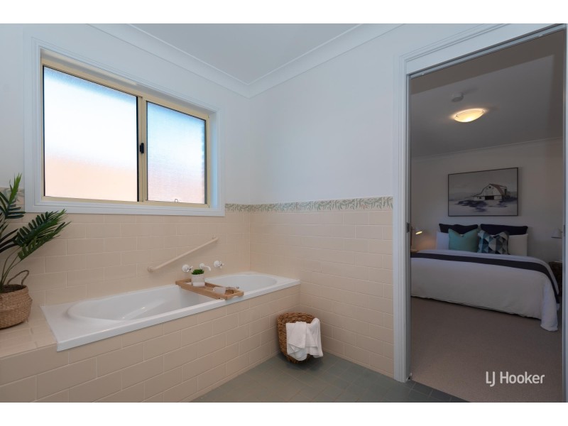 17a Calton Road, Batehaven NSW 2536