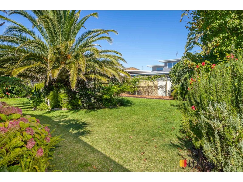 9 Belbowrie Parade, Maloneys Beach NSW 2536