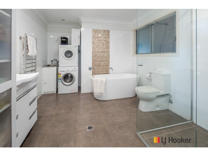 8 Seaview Way, Long Beach NSW 2536