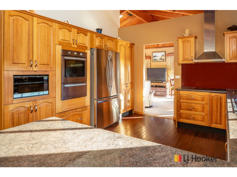 6 Barlings Drive, Tomakin NSW 2537